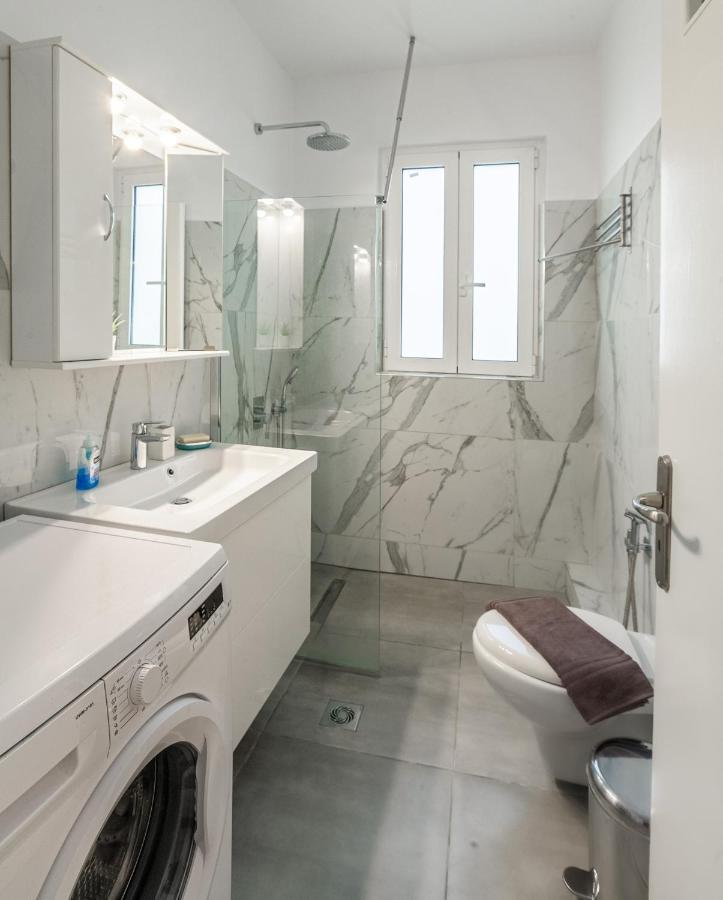 Psiri Gem From In Vivo Apartments- Spacious 1St Floor Apartment With Balcony In Athens' Historic Center Kültér fotó