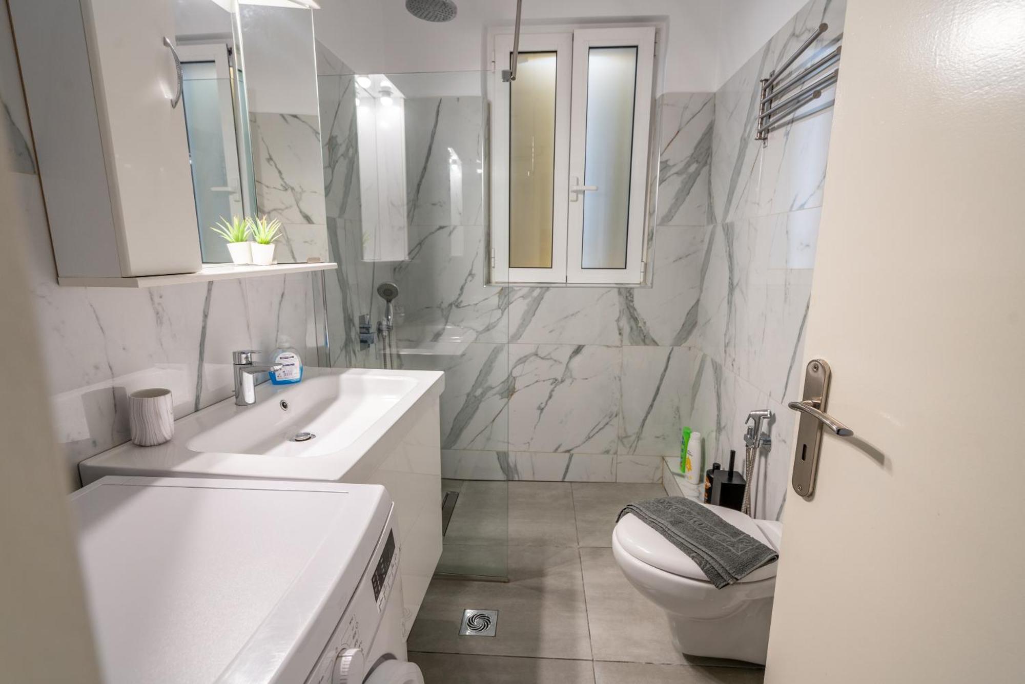 Psiri Gem From In Vivo Apartments- Spacious 1St Floor Apartment With Balcony In Athens' Historic Center Kültér fotó