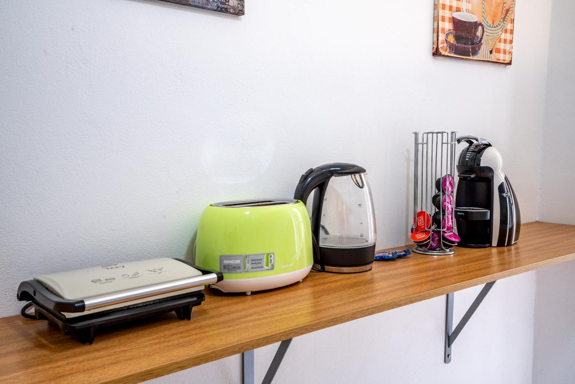 Psiri Gem From In Vivo Apartments- Spacious 1St Floor Apartment With Balcony In Athens' Historic Center Kültér fotó
