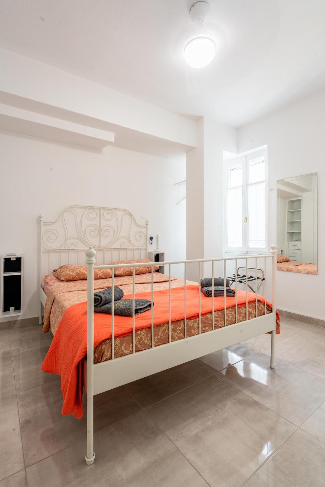 Psiri Gem From In Vivo Apartments- Spacious 1St Floor Apartment With Balcony In Athens' Historic Center Kültér fotó